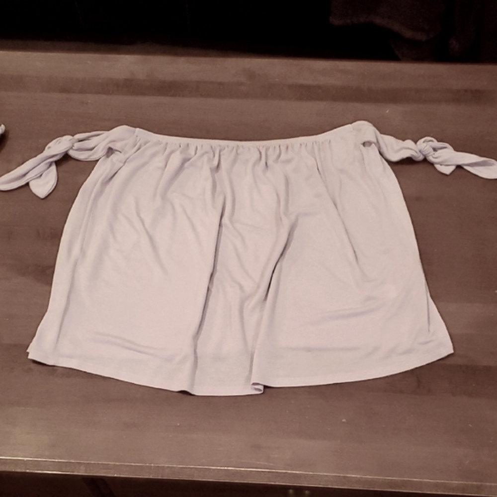 $10SALE EXPRESS Lavender Off-Shoulder Top with Tie Sleeves. Size Medium.